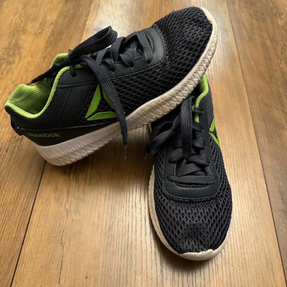 Reebok Kids Navy and Green Flexagon Energy Athletic Shoes Size 5